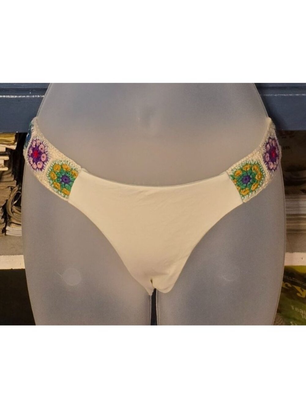 Isabella Rose Cali Crochet Embroidered Bikini Bottoms Small Floral Natural